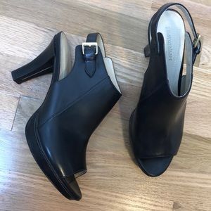 Naturalizer black heels with gold buckle 💕 8.5